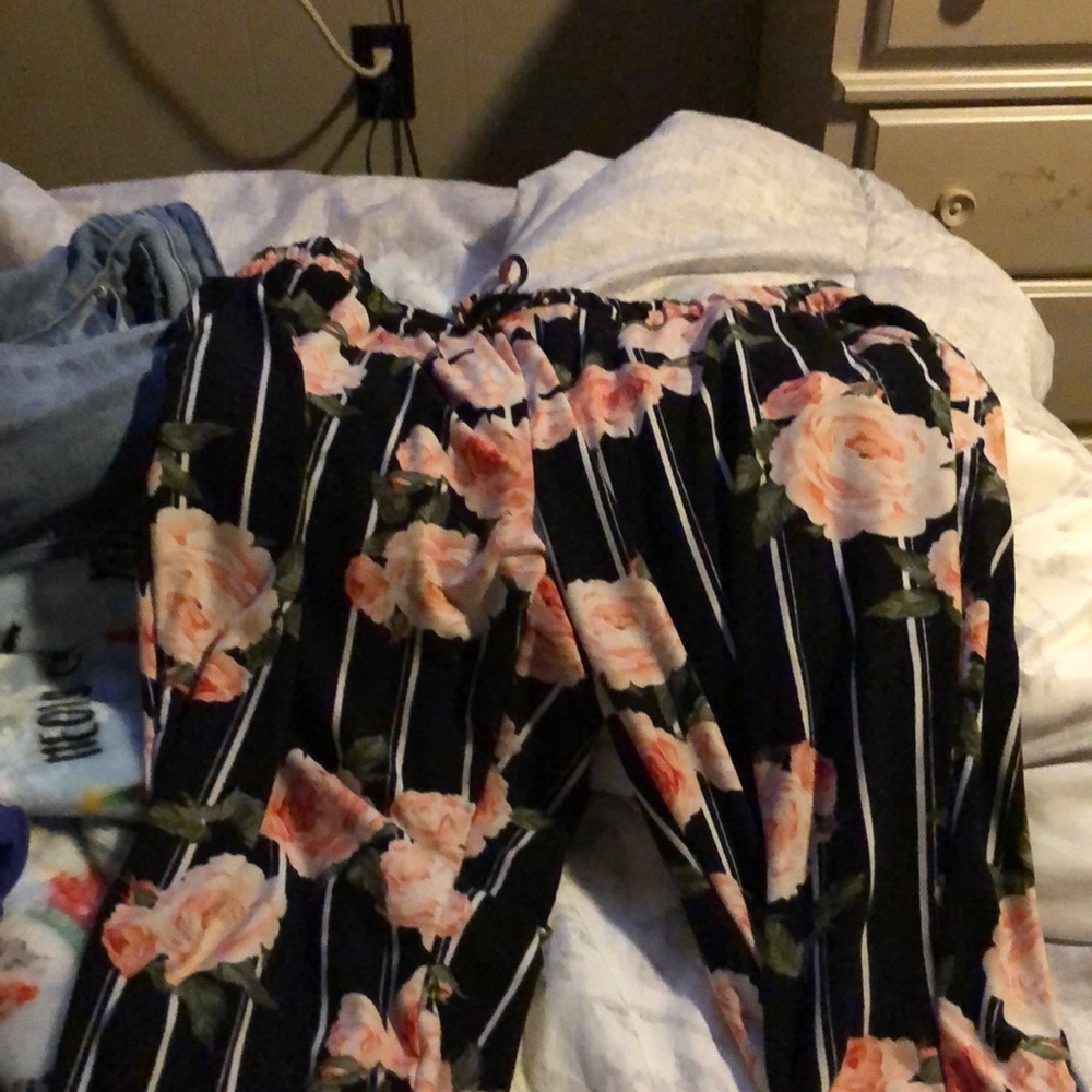 I’m selling a really cute pair of dress up pants
